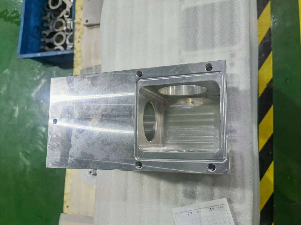 陽極處理和鍍鎳工藝是兩種常見的金屬表面處理技術,它們各自具有獨特的優缺點
